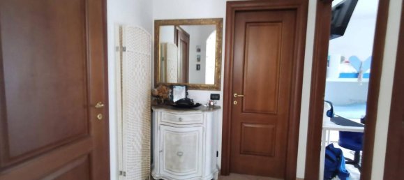 8 rooms Villa in Cisano sul Neva, Italy No. 143893 5