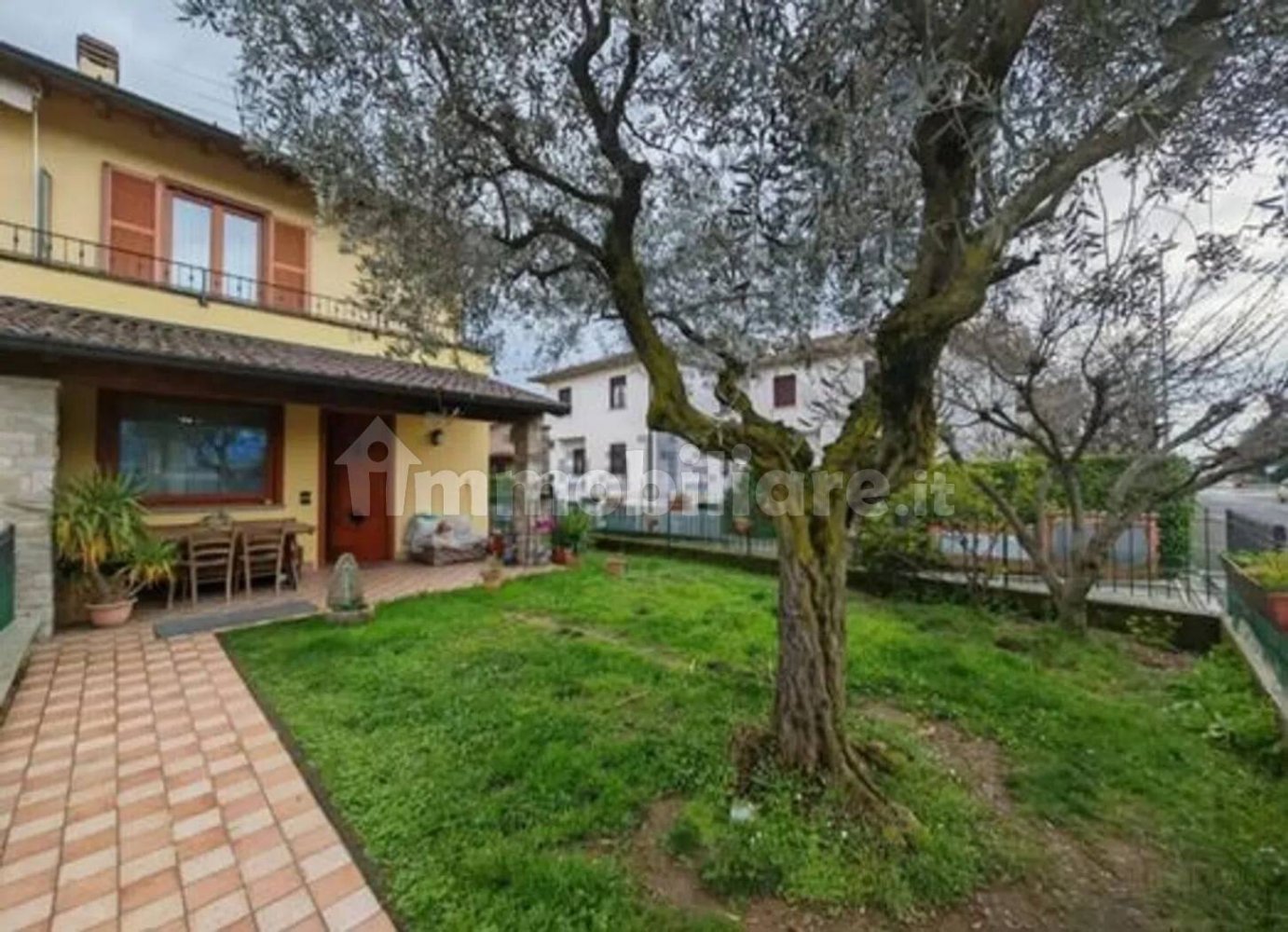 Villa de 4 dormitorios en Rovato, Italy No. 264536