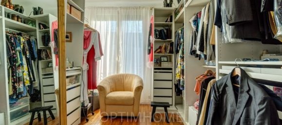 4 bedrooms House in Montesson, France No. 184165 15