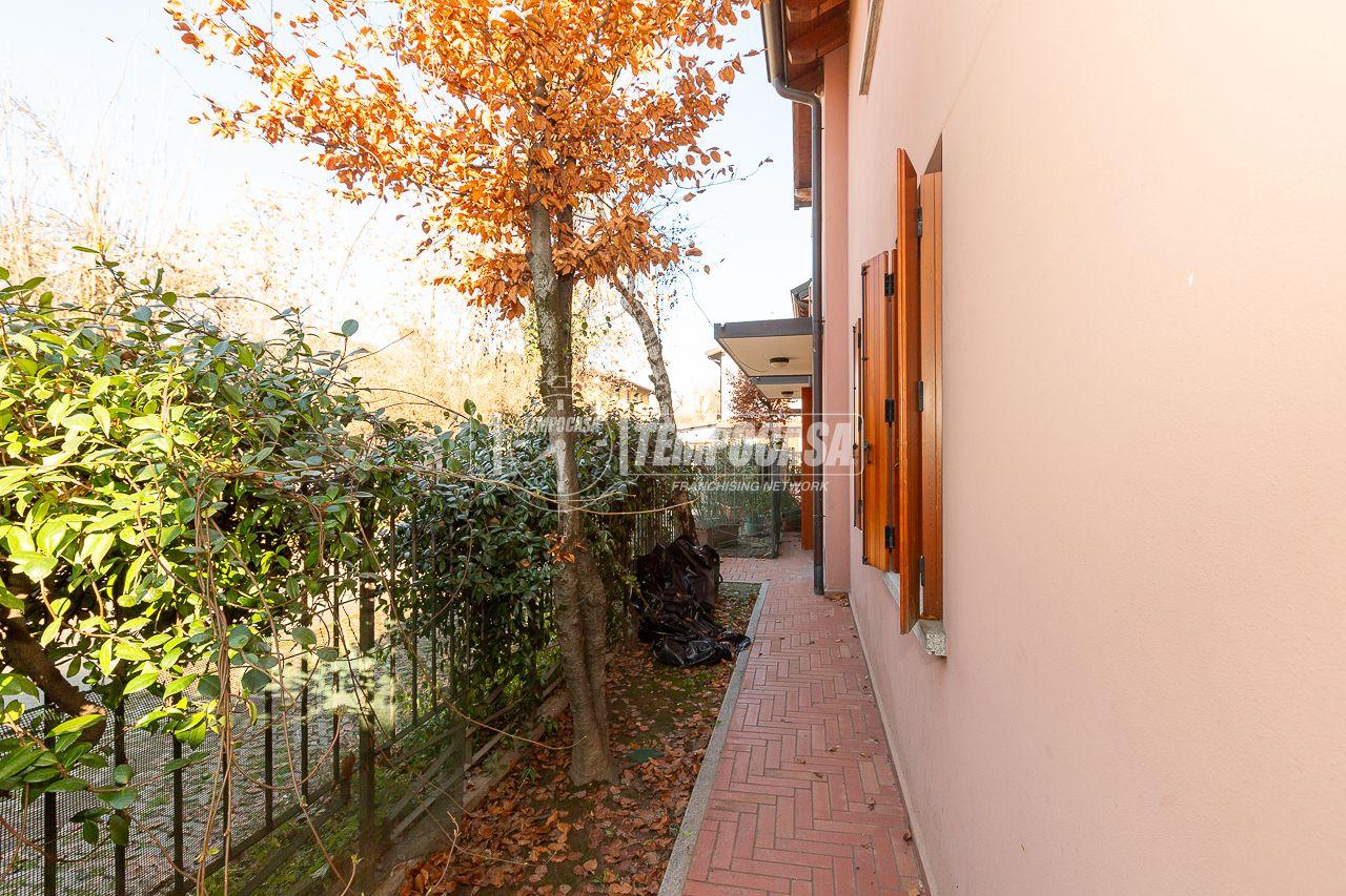 Квартира с 3 комнатами в Брешиа, Италия № 7613