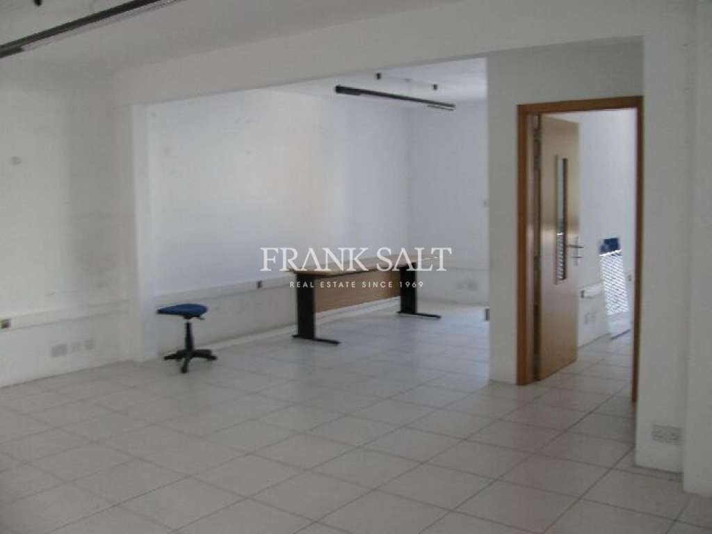 Bureau à Msida, Malta 139m² No. 12789