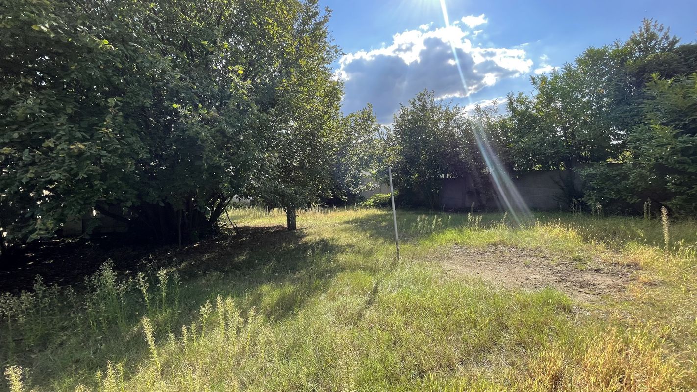 648m² Land in Palaiseau, France No. 188830