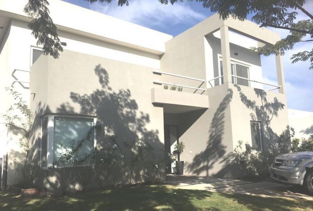 4 bedrooms House in Mar del Plata, Argentina No. 99145