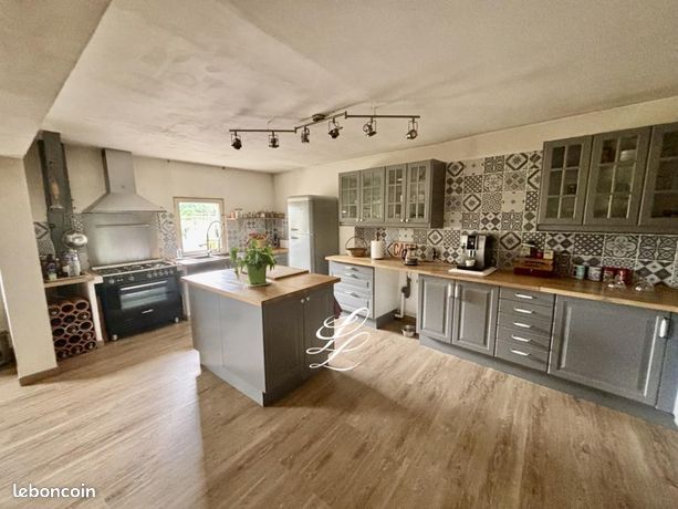  Castillos de 2 dormitorios en Teloche, France No. 311091