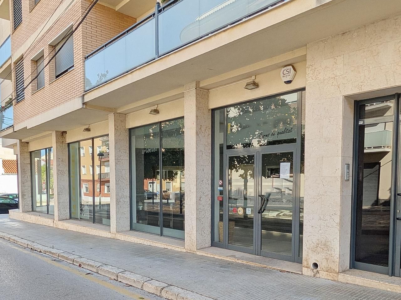 261m² Commercial property in Ulldecona, Spain No. 139414