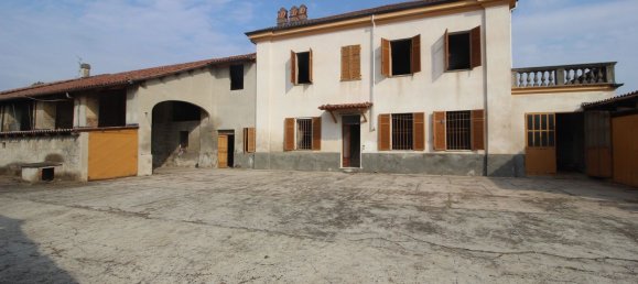 7 bedrooms House in Conzano, Italy No. 339563 3