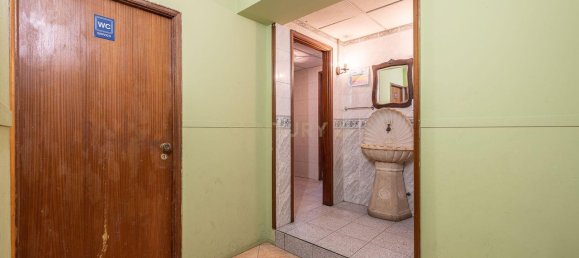 315m² Commercial property in Rio Tinto, Portugal No. 60065 10