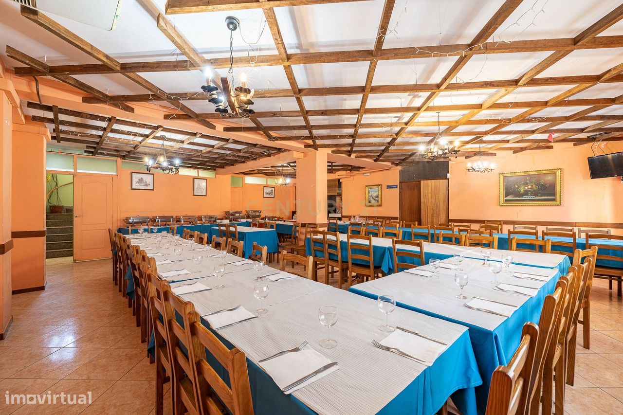 315m² Commercial property in Rio Tinto, Portugal No. 60065