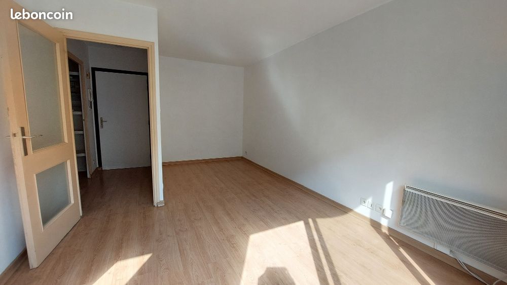 Studio in Clermont-Ferrand, France No. 262570