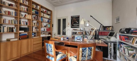 Apartamento de 4 dormitorios en Bergamo, Italy No. 370122 2