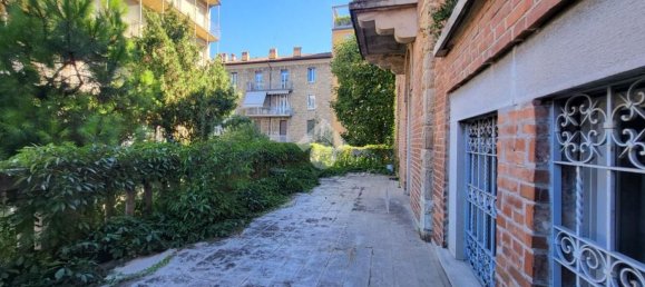 Apartamento de 4 dormitorios en Bergamo, Italy No. 370122 4