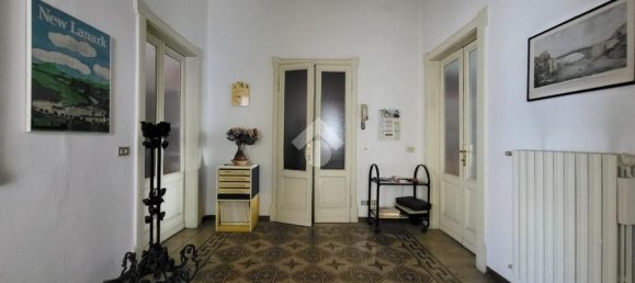 Apartamento de 4 dormitorios en Bergamo, Italy No. 370122 12