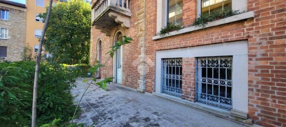 Apartamento de 4 dormitorios en Bergamo, Italy No. 370122 34