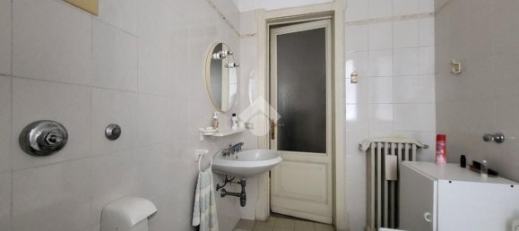 Apartamento de 4 dormitorios en Bergamo, Italy No. 370122 30