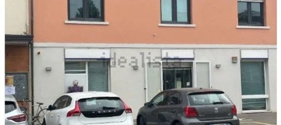 205m² Commercial property in Medolla, Italy No. 73677 2