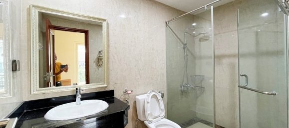 5 bedrooms Villa in Long Bien, Vietnam No. 564 12