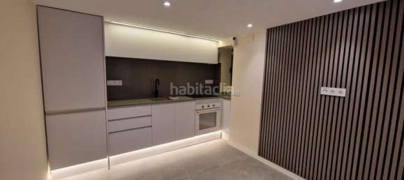 1 bedroom Apartment in Ciutat Vella, Spain No. 161037 2