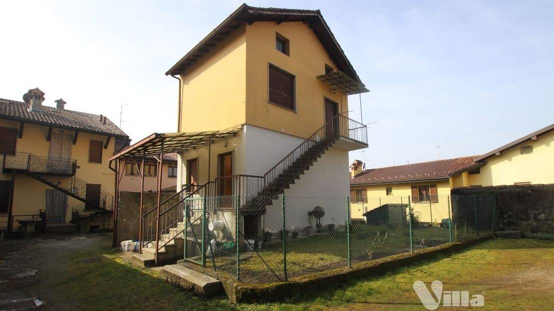 2 bedrooms House in Colle Brianza, Italy No. 381233