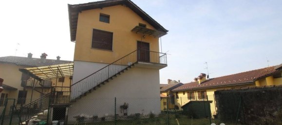 2 bedrooms House in Colle Brianza, Italy No. 381233 2