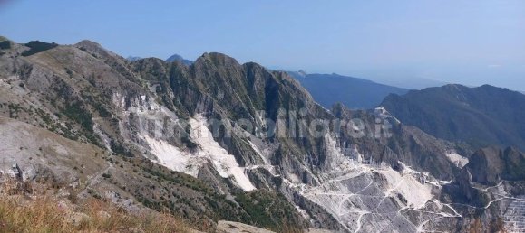 5 bedrooms House in Carrara, Italy No. 349461 9