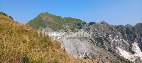 5 bedrooms House in Carrara, Italy No. 349461 11