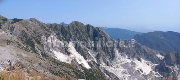 5 bedrooms House in Carrara, Italy No. 349461 8