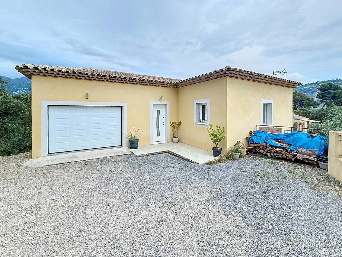 Дом с 4 спальнями в Карро, Франция № 291157