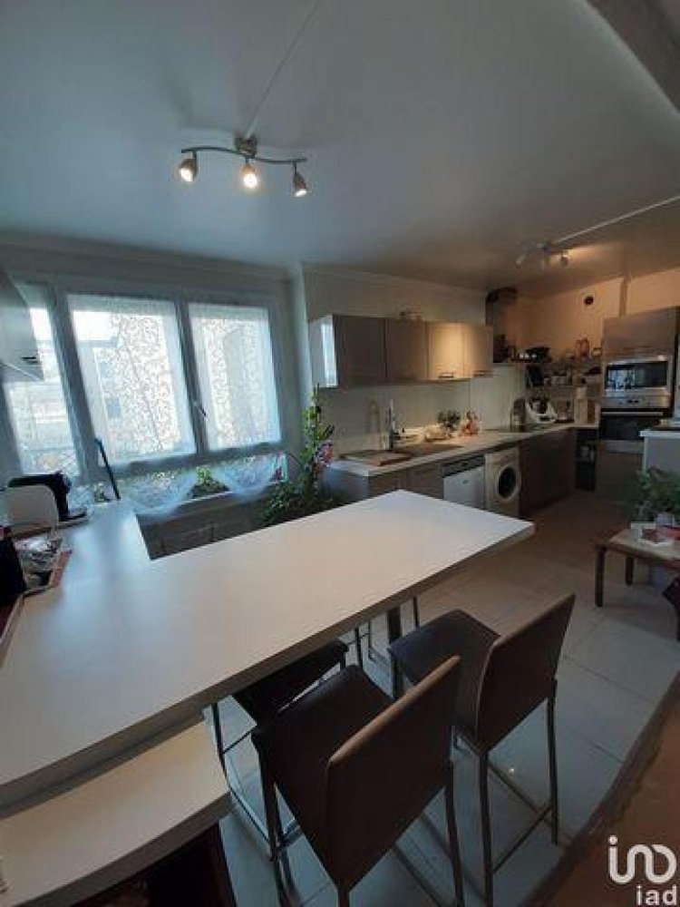 3 bedrooms Condo in Villeparisis, France No. 35597