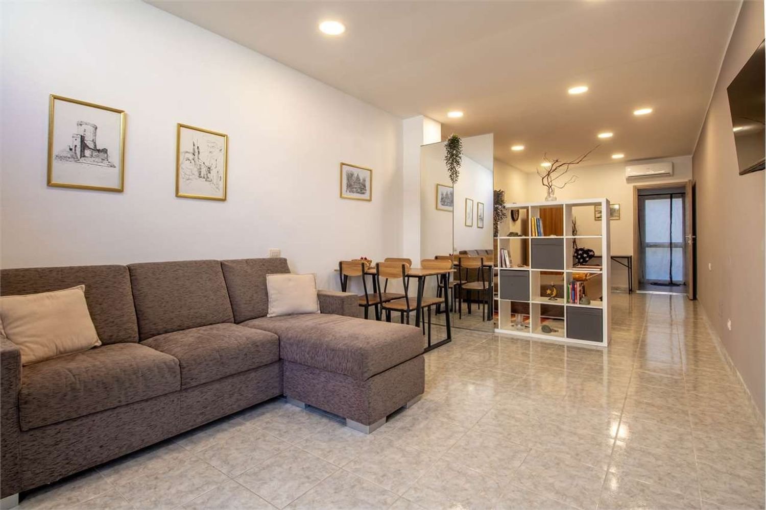 Apartamento de 2 habitaciónes en Cagliari, Italy No. 238646