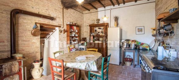 4 bedrooms House in Asciano, Italy No. 57595 3