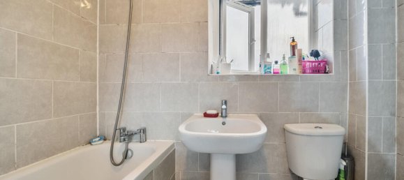 3 bedrooms House in London, United Kingdom No. 7578 35