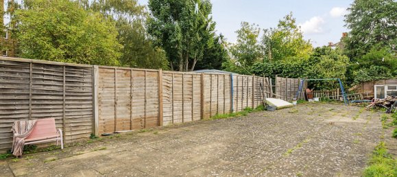 3 bedrooms House in London, United Kingdom No. 7578 9