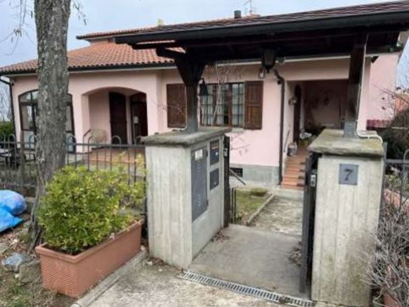 12 rooms Apartment in Monte San Pietro, Italy No. 97429