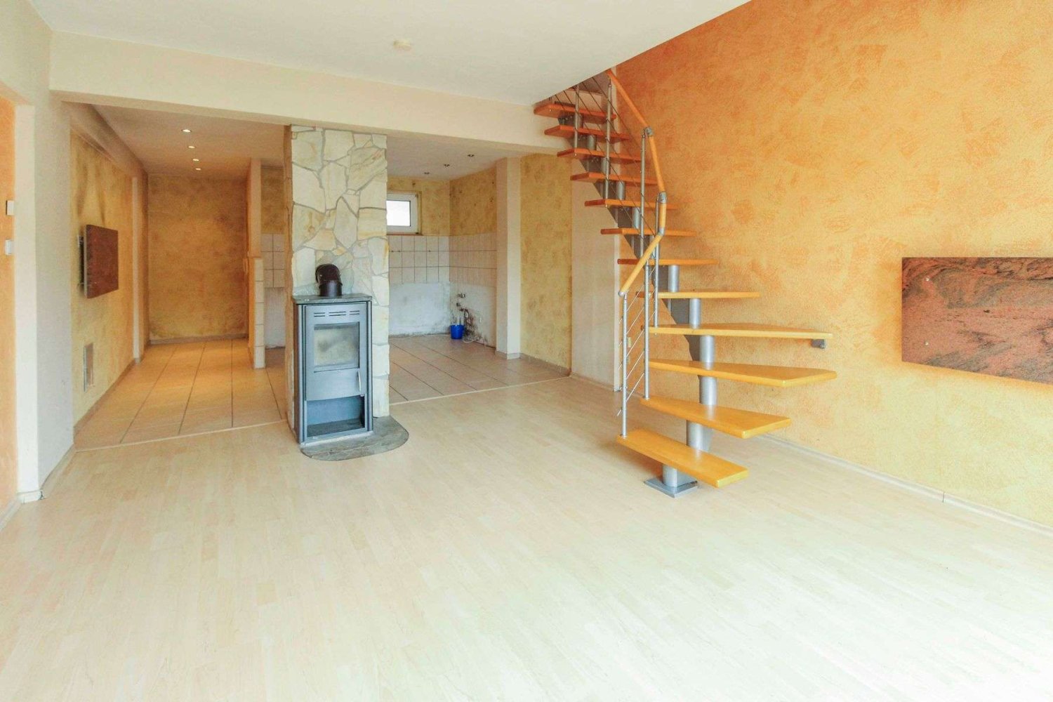 Dúplex de 2 dormitorios en Dusseldorf, Germany No. 15869