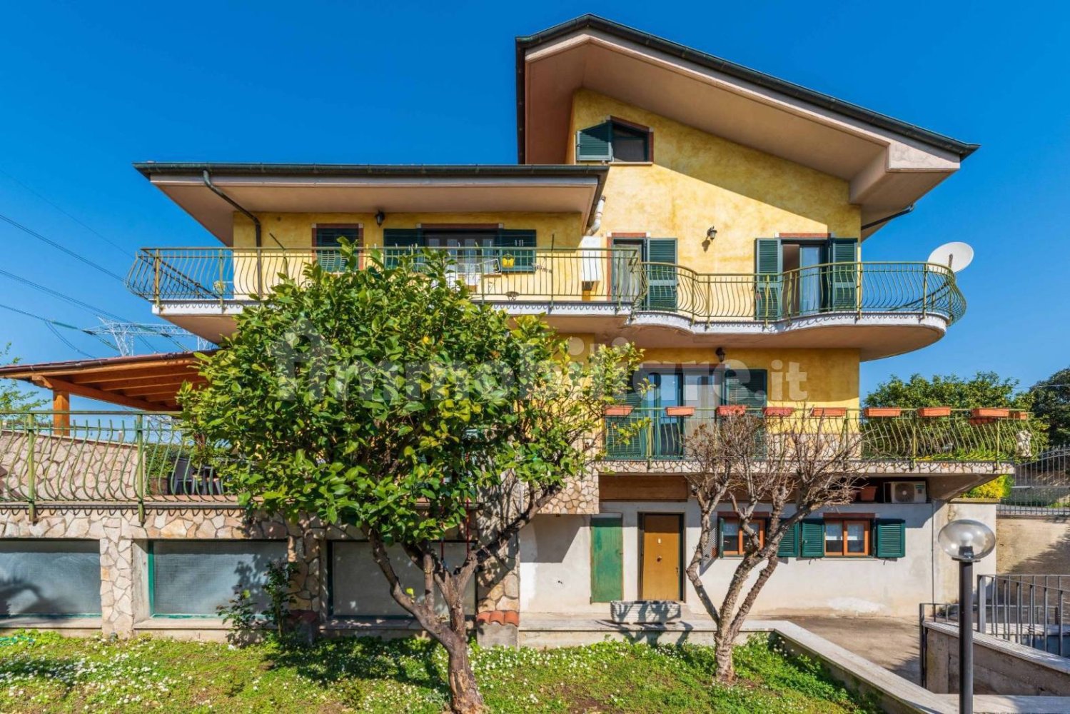 5 bedrooms Villa in Guidonia Montecelio, Italy No. 123003