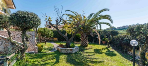 5 bedrooms Villa in Guidonia Montecelio, Italy No. 123003 8