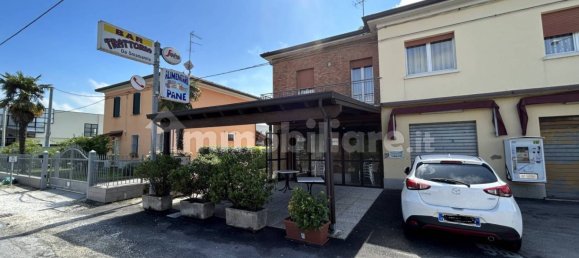 4 rooms Commercial property in Argenta, Italy No. 114903 2