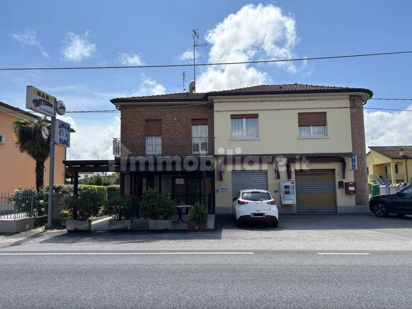 4 rooms Commercial property in Argenta, Italy No. 114903