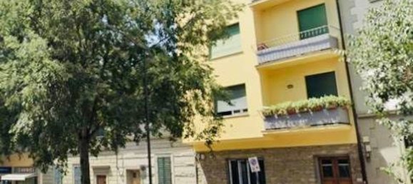 3 rooms Apartment in Florence, Italy No. 40011 2