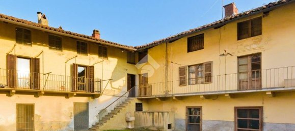 3 bedrooms House in Villarbasse, Italy No. 69224 16