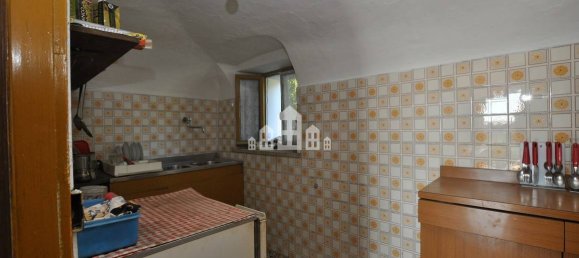 3 bedrooms House in Canischio, Italy No. 161243 4