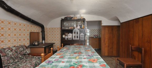 3 bedrooms House in Canischio, Italy No. 161243 2