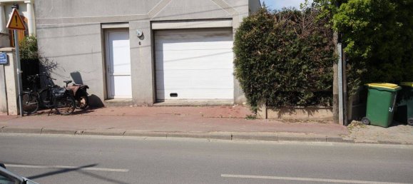 220m² Commercial property in Clamart, France No. 175776 6