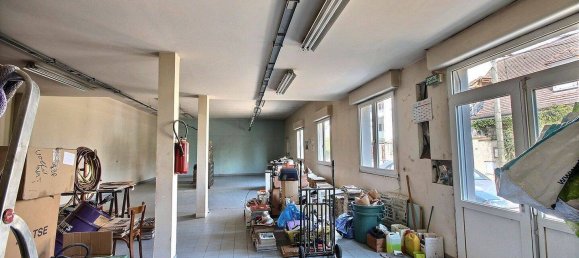 220m² Commercial property in Clamart, France No. 175776 3