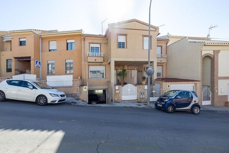 3 bedrooms Townhouse in Huetor Vega, Spain No. 226425