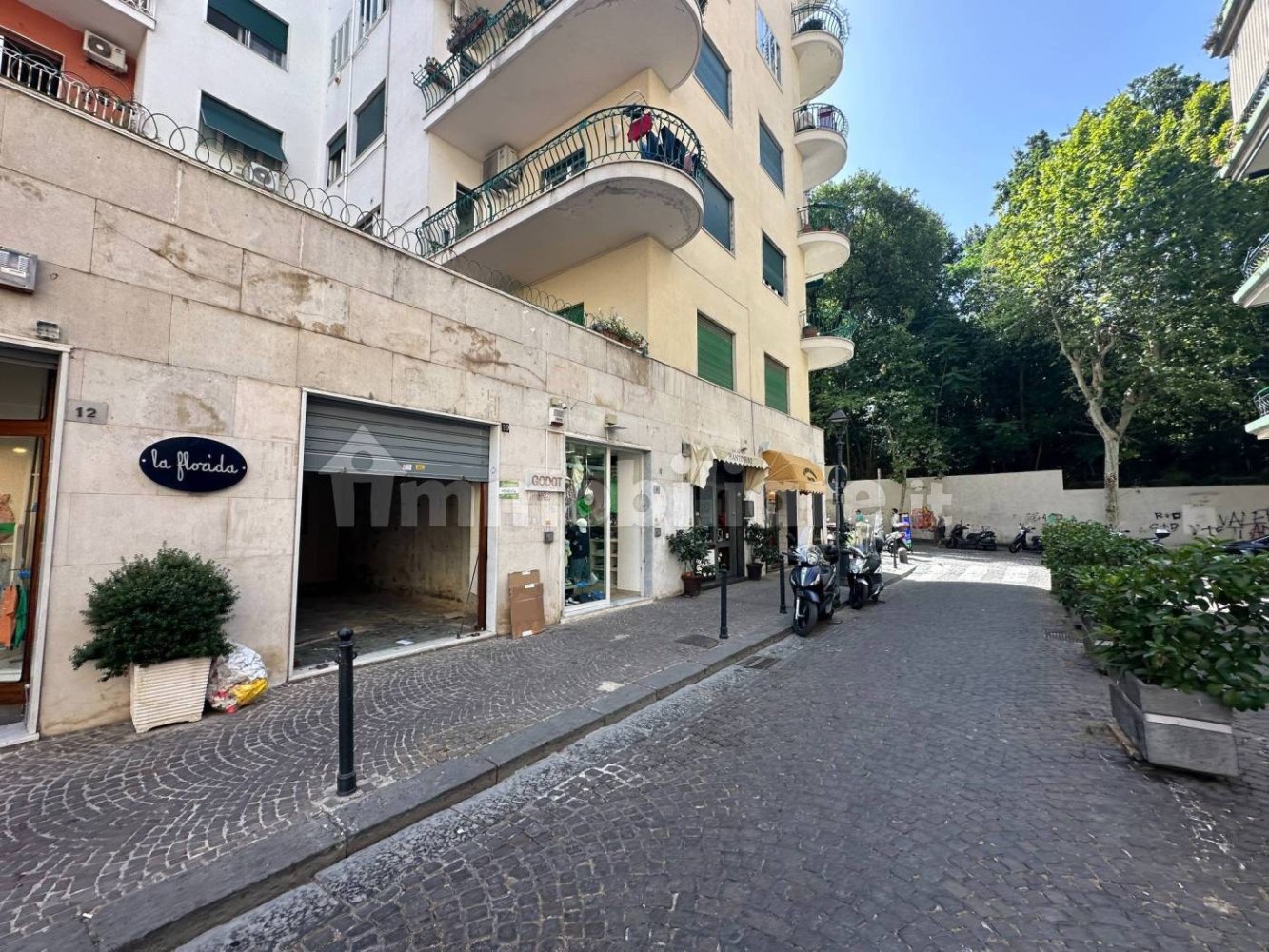 Propiedad comercial de 1 habitación en Naples, Italy No. 316125