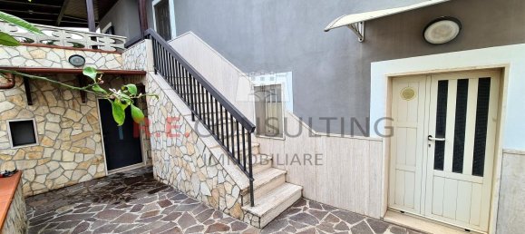 Дом с 7 комнатами в Мартина Франка, Италия № 163348 7