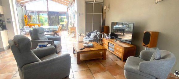 4 bedrooms House in Comines, France No. 357699 2