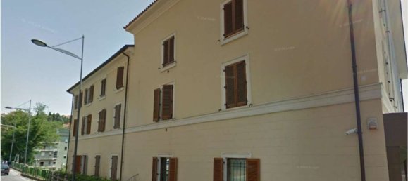 Квартира с 4 комнатами в Фьюджи, Италия № 216177 35