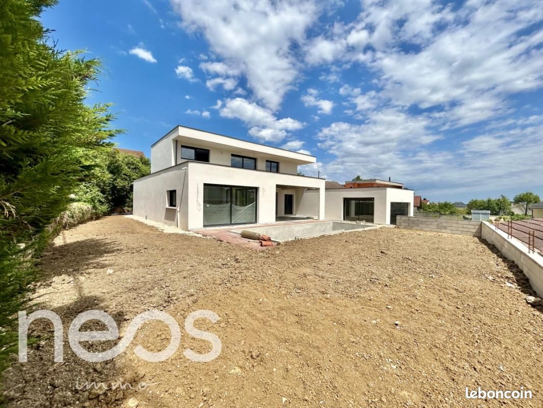 5 bedrooms Villa in Dijon, France No. 334868